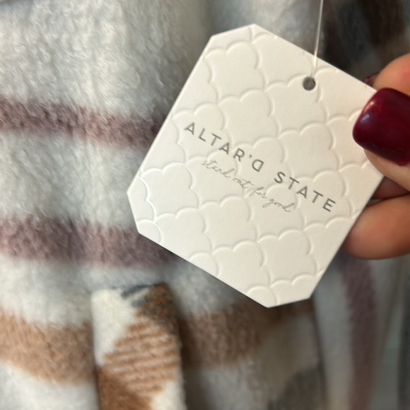 NWT Cole Fleece Shacket by Altar’d State - Picture 7 of 9